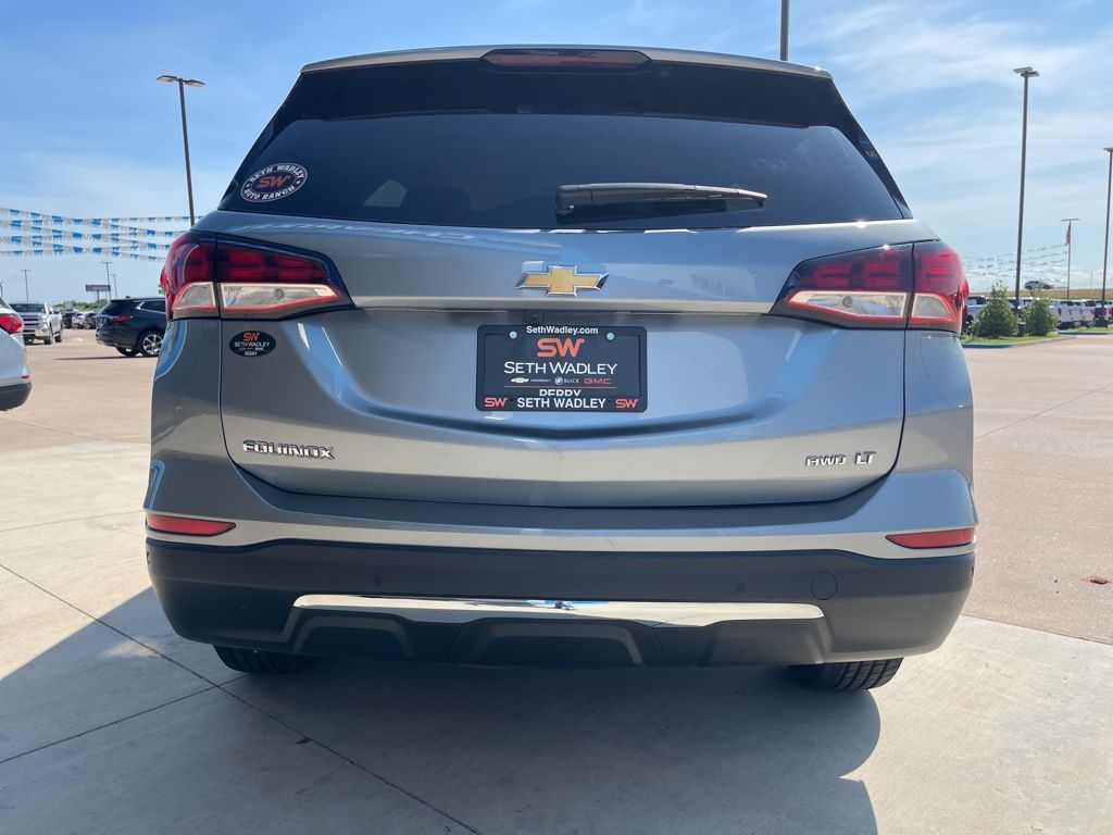 2023 Chevrolet Equinox LT photo 2
