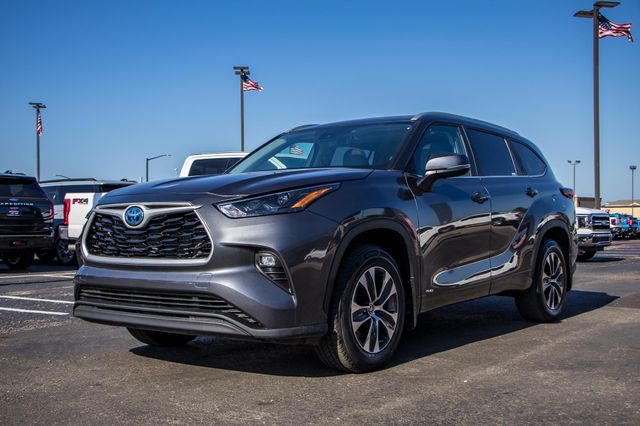 2023 Toyota Highlander Hybrid XLE photo 3