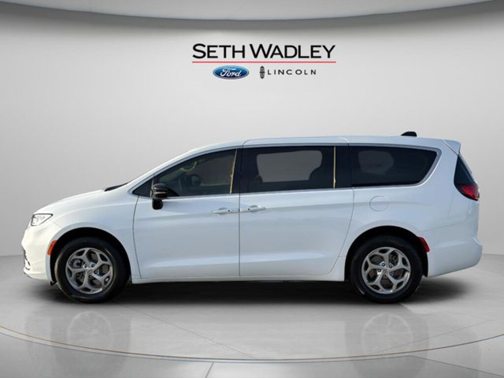 Used 2024 Chrysler Pacifica Limited Minivan/Van
