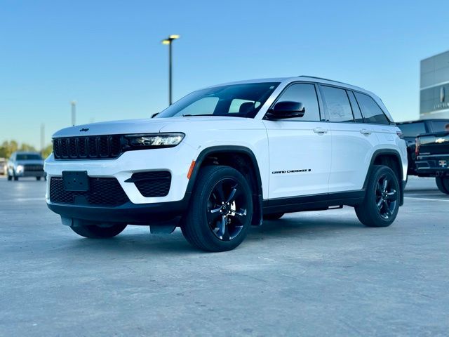 2023 Jeep Grand Cherokee Altitude photo 3