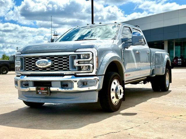 2025 Ford F-450 photo 3