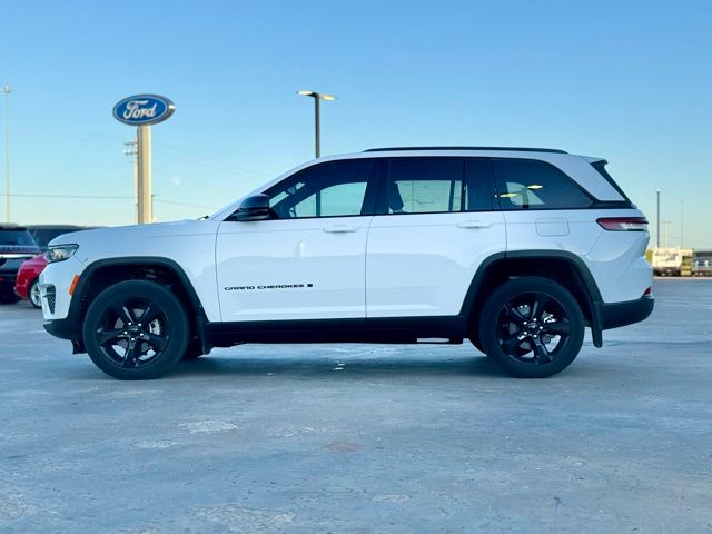 2023 Jeep Grand Cherokee Altitude photo 4