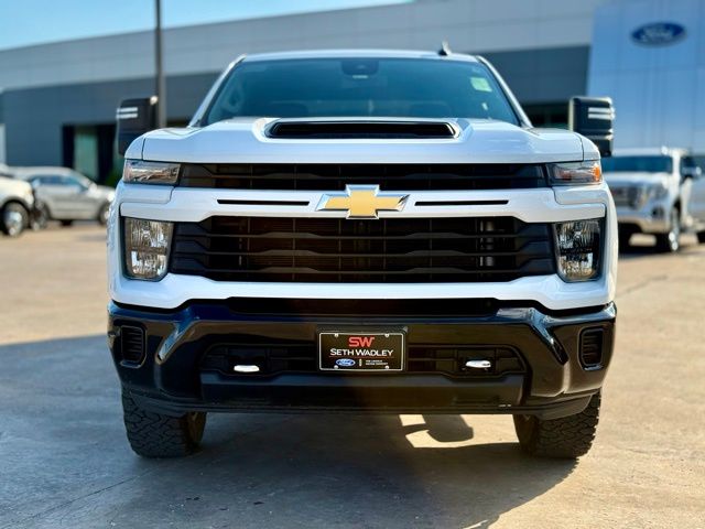 2024 Chevrolet Silverado 2500HD Custom photo 3