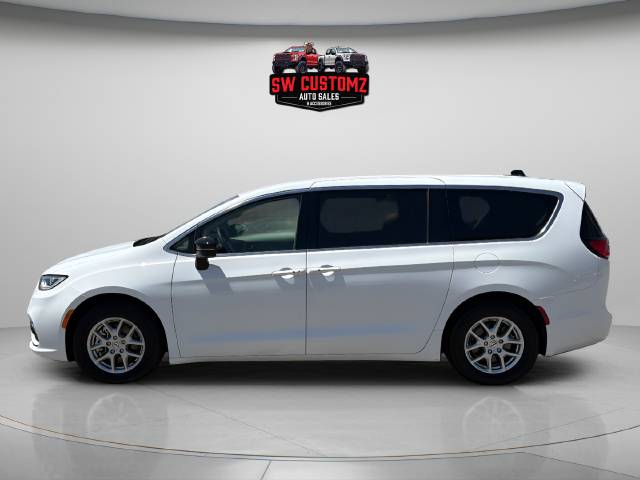 Used 2024 Chrysler Pacifica Touring L Minivan/Van