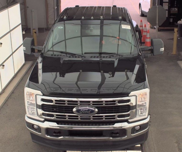 2023 Ford F-350 photo 2