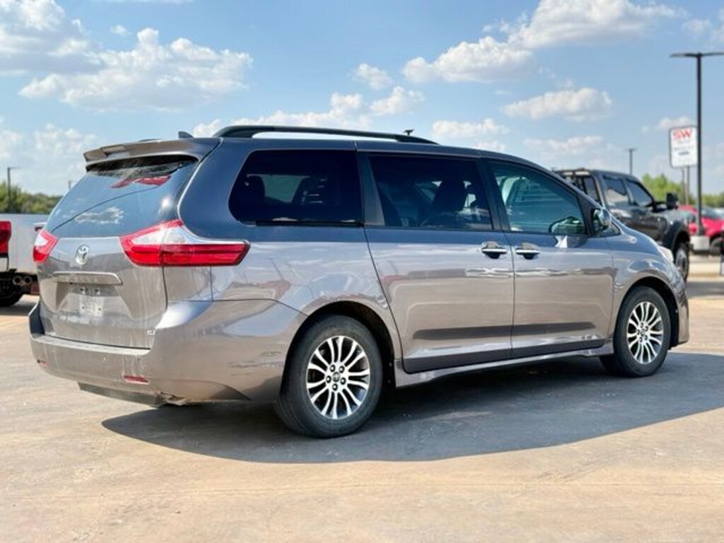 Used 2019 Toyota Sienna XLE Minivan/Van