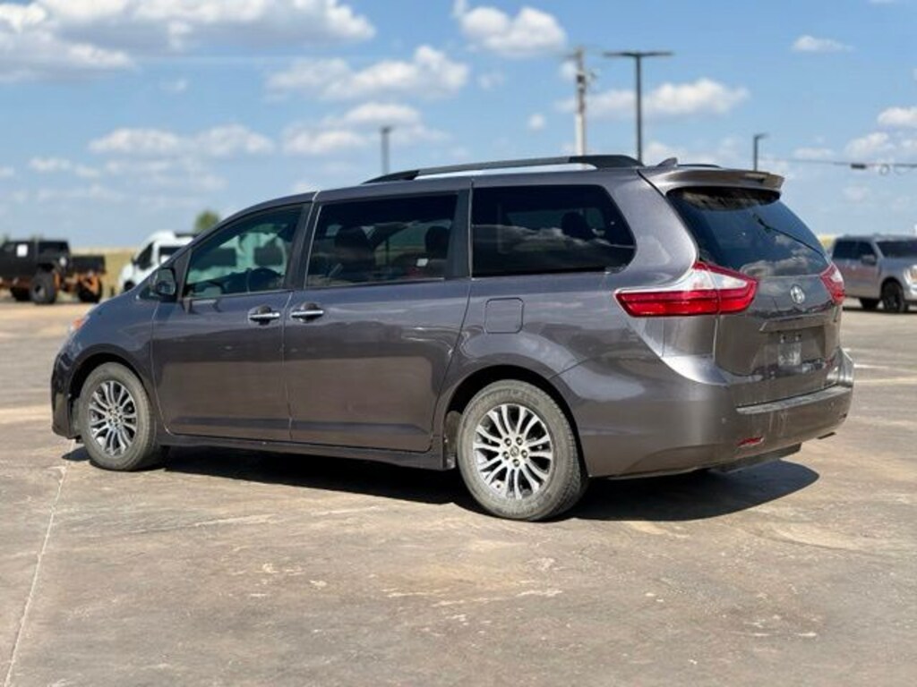 Used 2019 Toyota Sienna XLE Minivan/Van