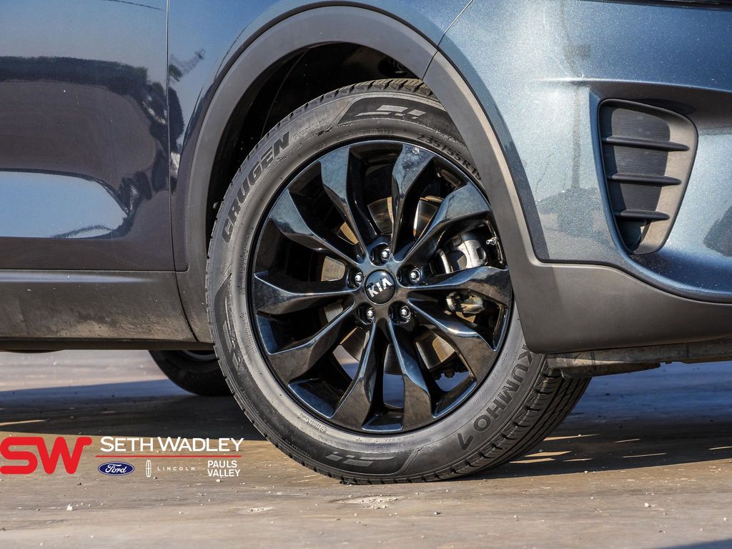 2020 Kia Sorento S photo 2