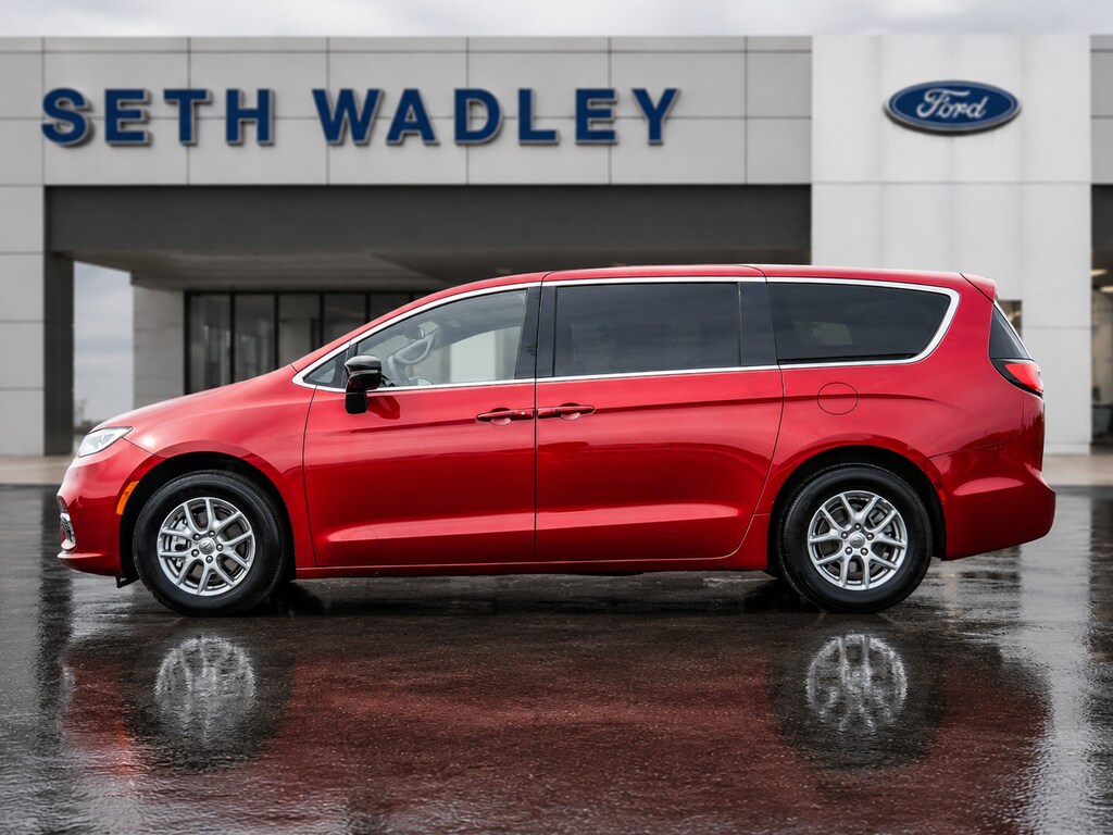 Used 2025 Chrysler Pacifica Select Minivan/Van