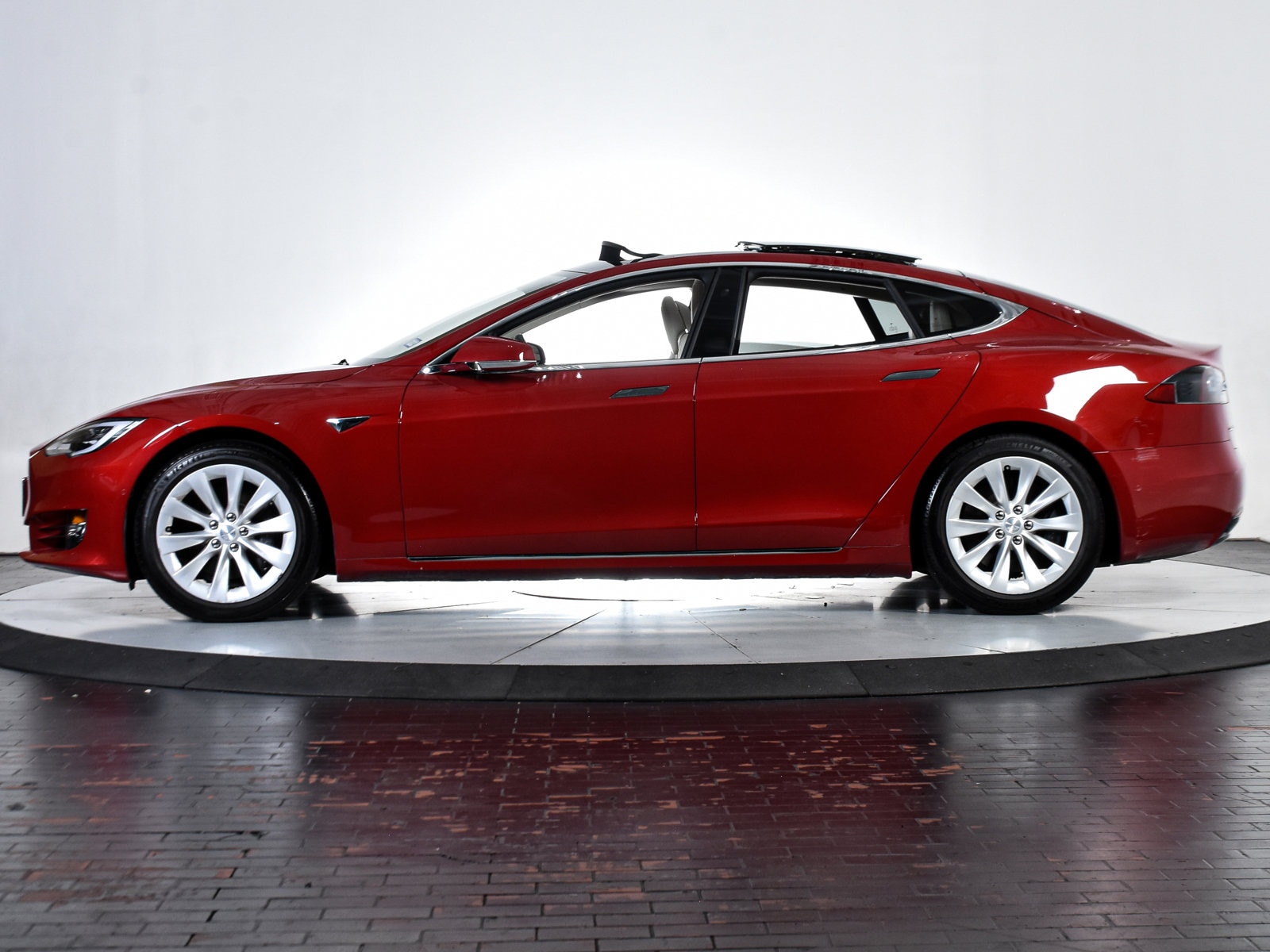 Used 2018 Tesla Model S 100D with VIN 5YJSA1E23JF267562 for sale in Dallas, TX