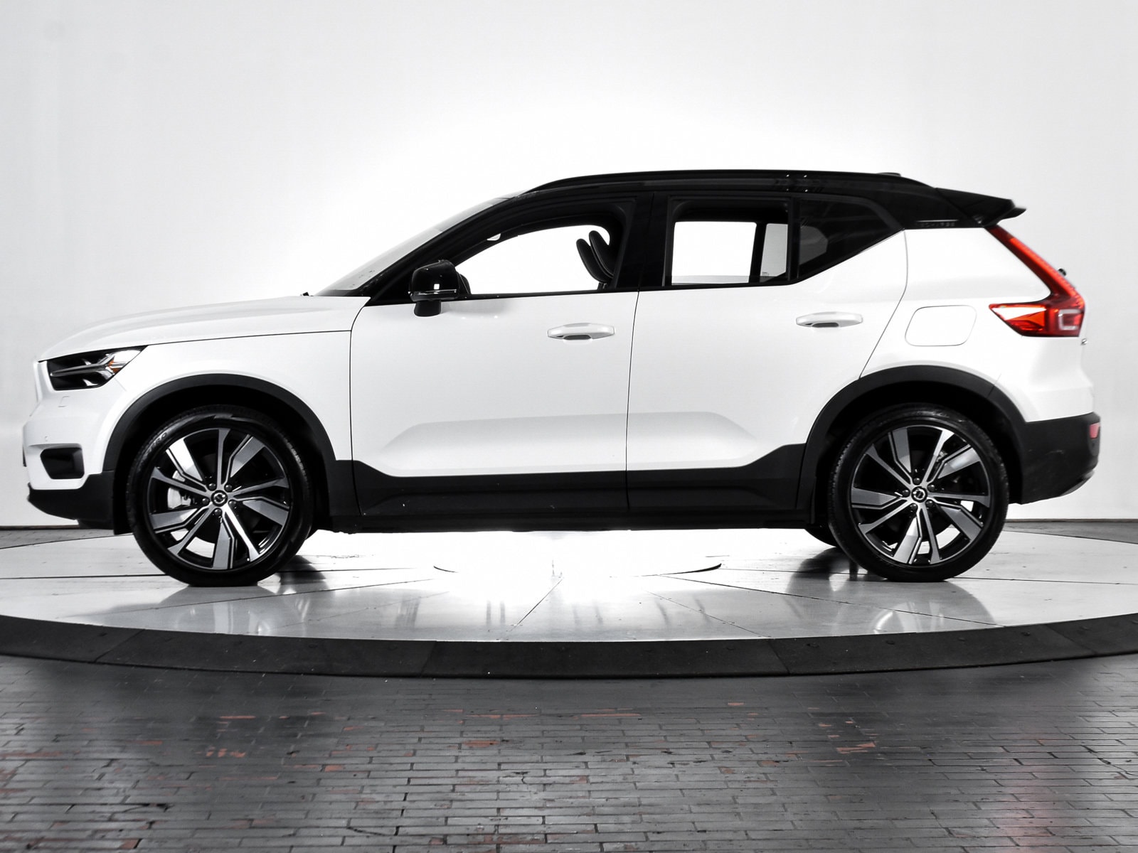 Used 2021 Volvo XC40 Recharge with VIN YV4ED3UR7M2561727 for sale in Dallas, TX