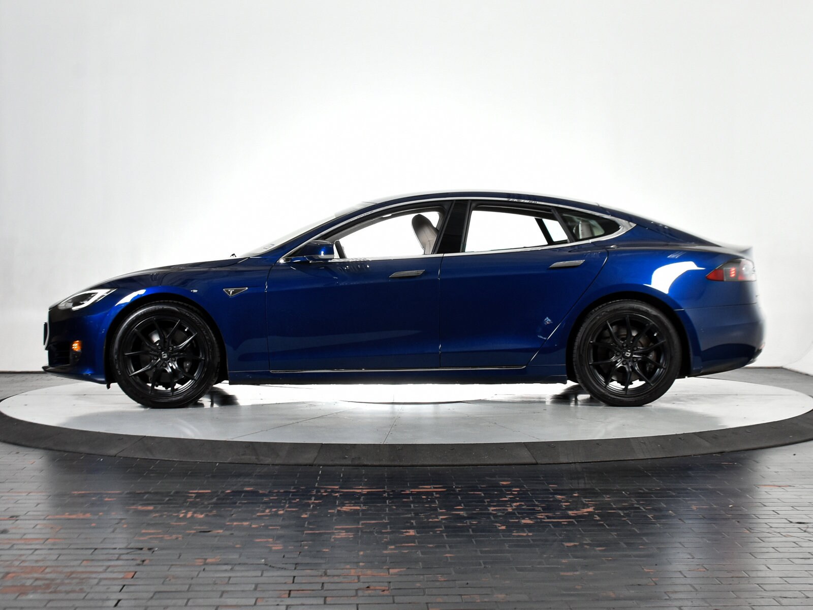 Used 2016 Tesla Model S 60 with VIN 5YJSA1E19GF159544 for sale in Dallas, TX