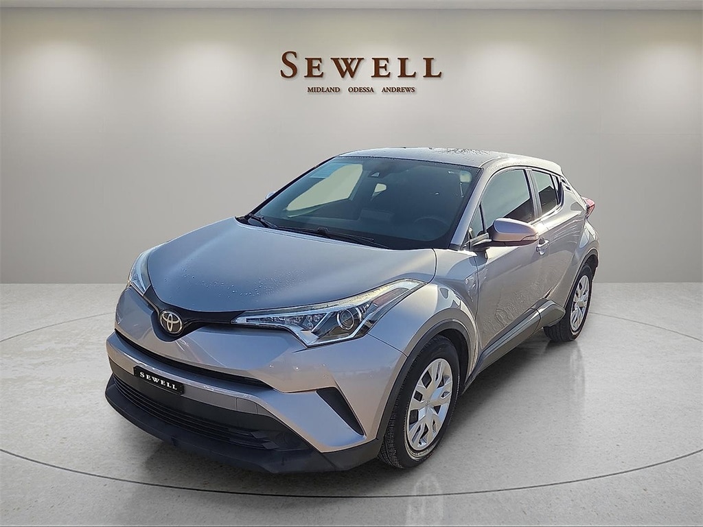 2019 Toyota C-HR LE's photo