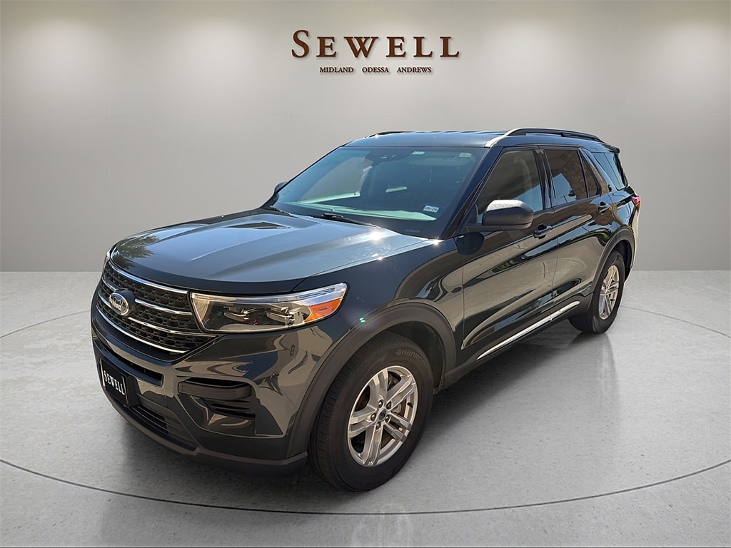 2022 Ford Explorer XLT's photo