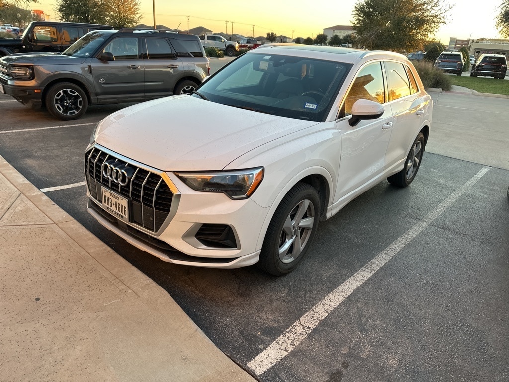 2019 Audi Q3 Premium's photo