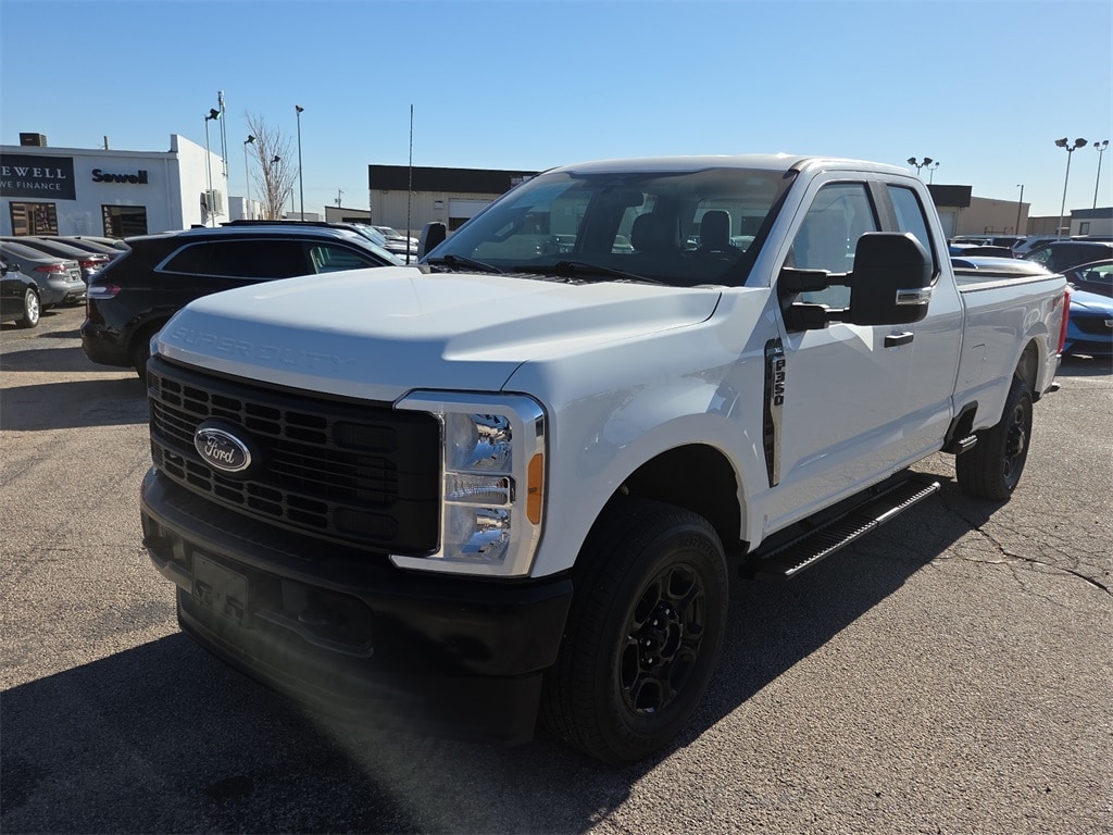 2023 Ford F-350 Super Duty XL's photo