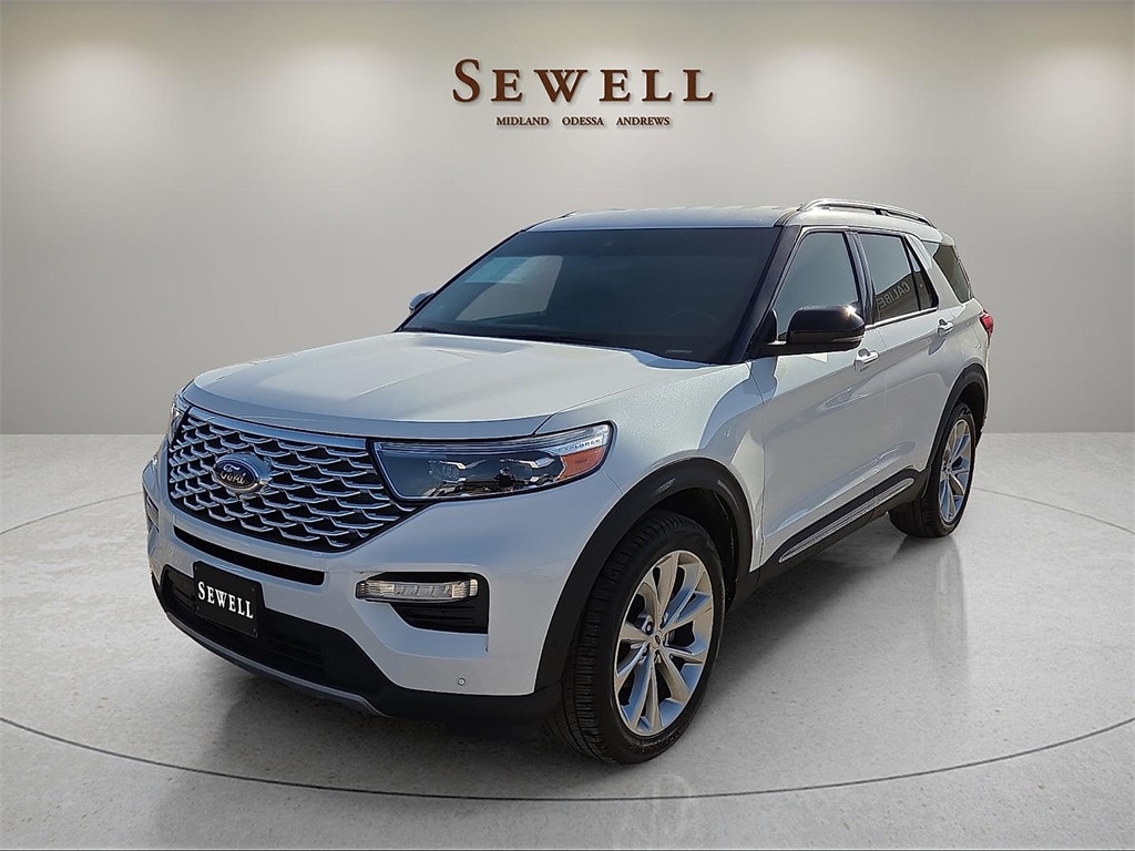 2022 Ford Explorer Platinum's photo