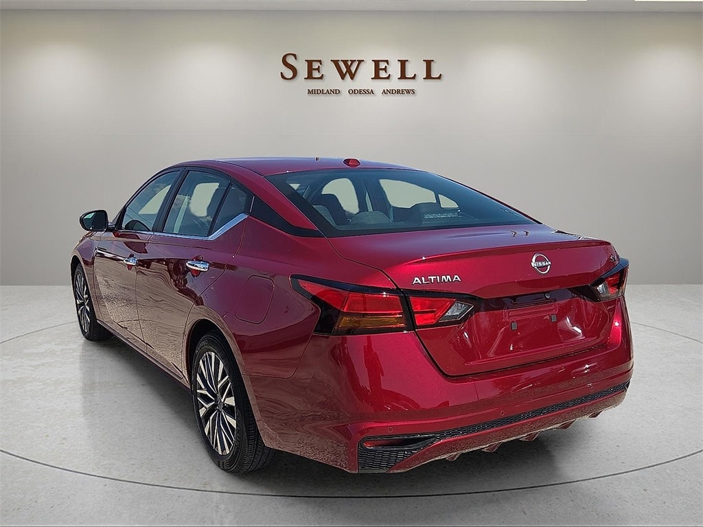 Used 2024 Nissan Altima 2.5 SV Sedan