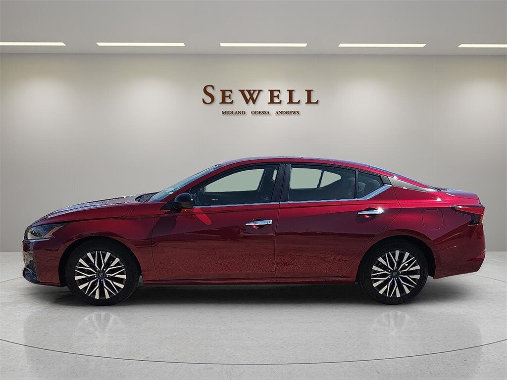 Used 2024 Nissan Altima 2.5 SV Sedan