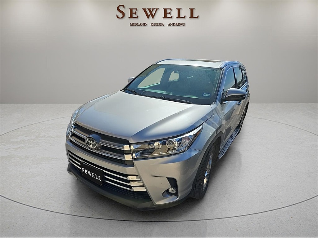 2019 Toyota Highlander Limited's photo
