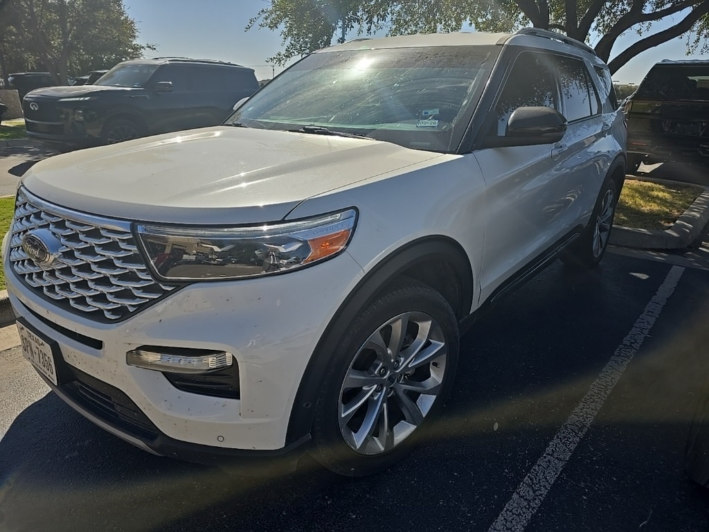 2022 Ford Explorer Platinum's photo