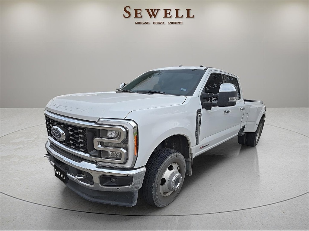 2023 Ford F-350 Super Duty Lariat's photo