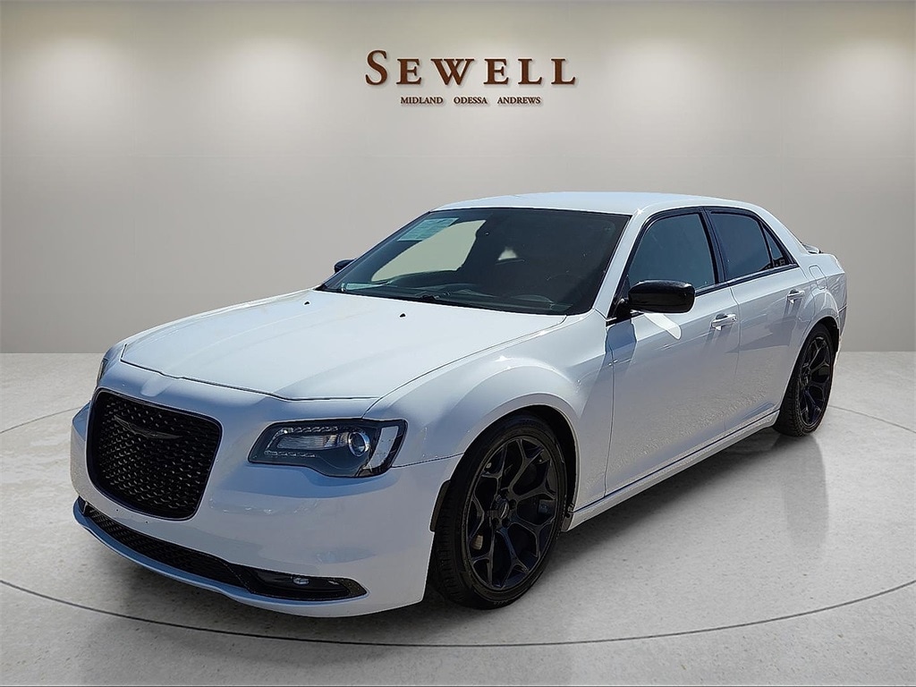 2019 Chrysler 300 S's photo