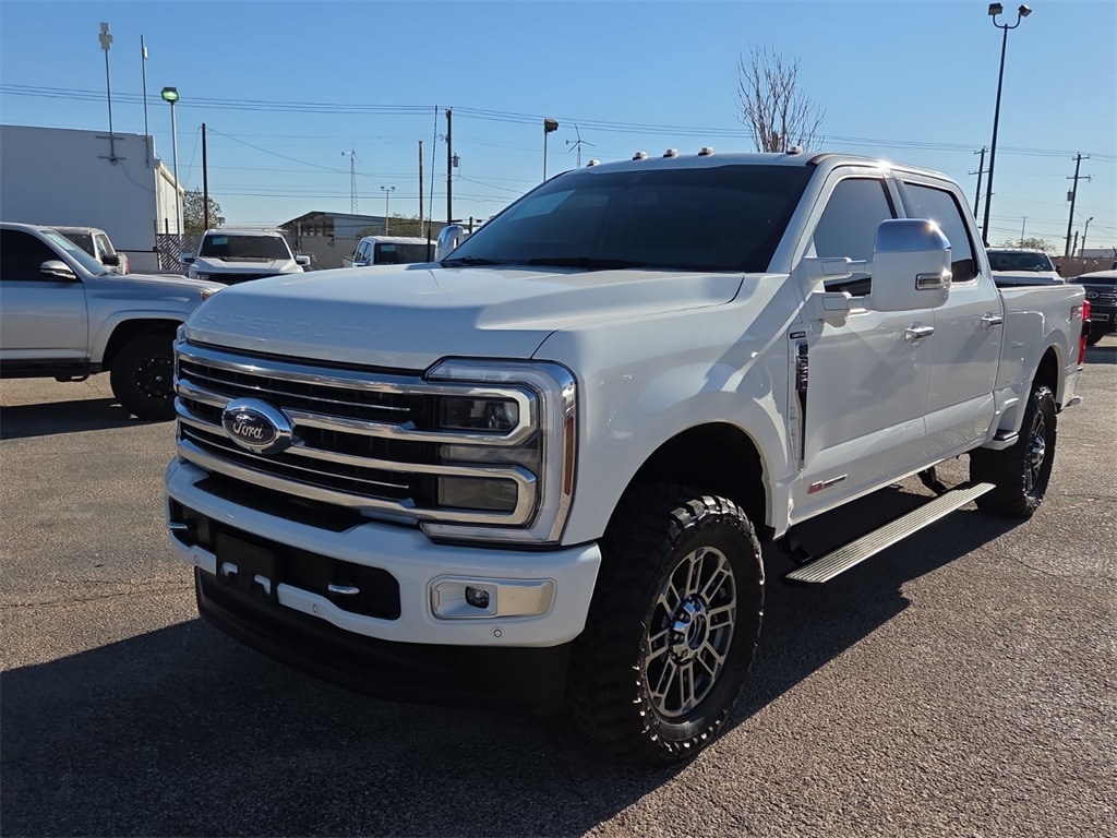 2024 Ford F-350 Super Duty Limited's photo