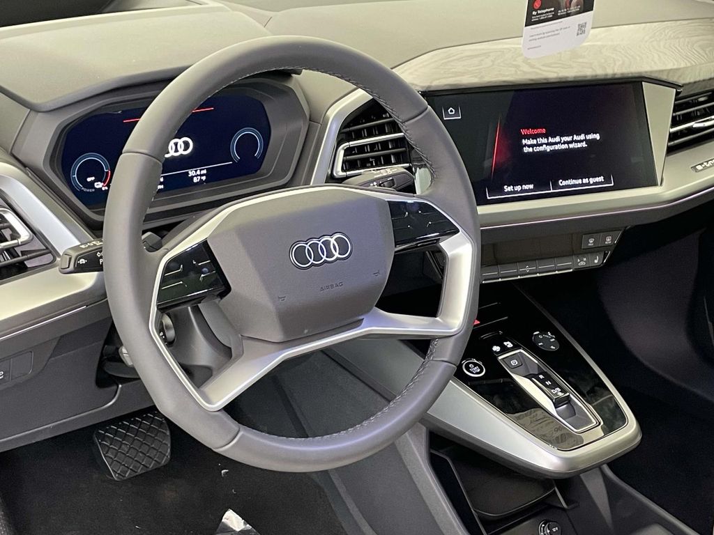 2025 Audi Q4 55 E-tron Prestige photo 4