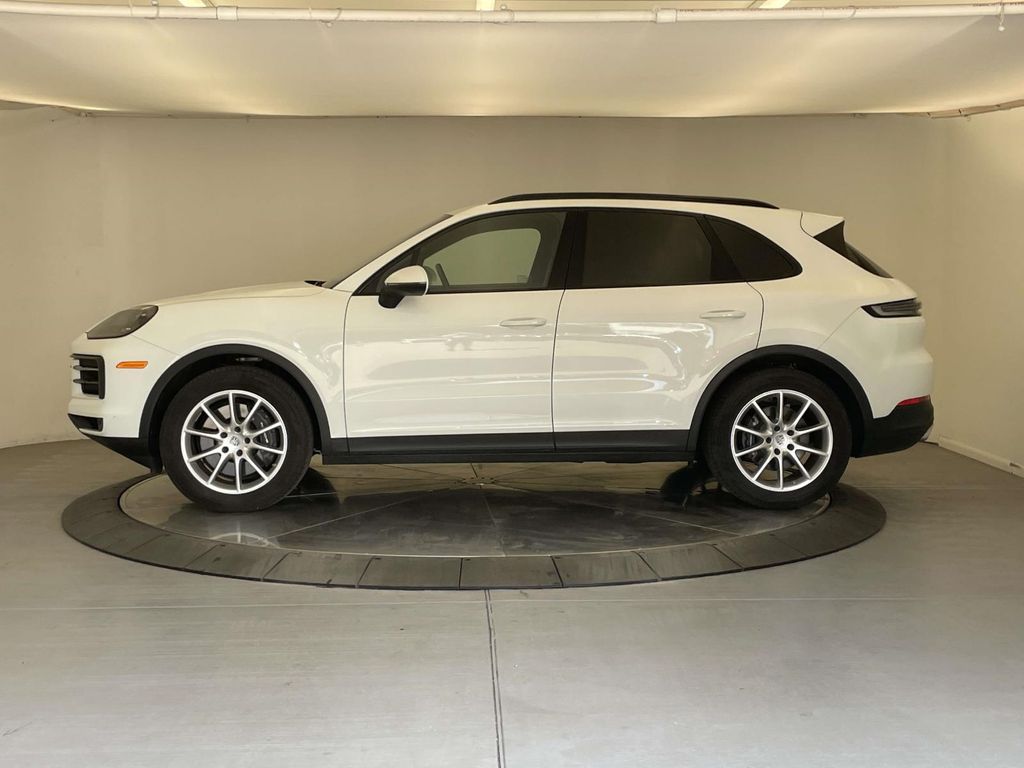2024 Porsche Cayenne Base photo 2