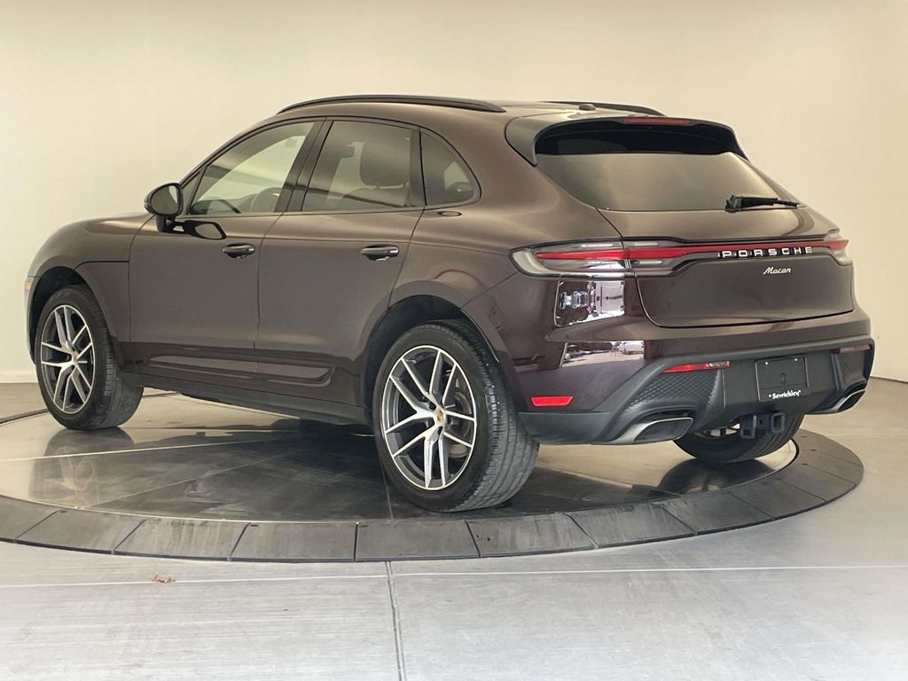 2024 Porsche Macan Base photo 3