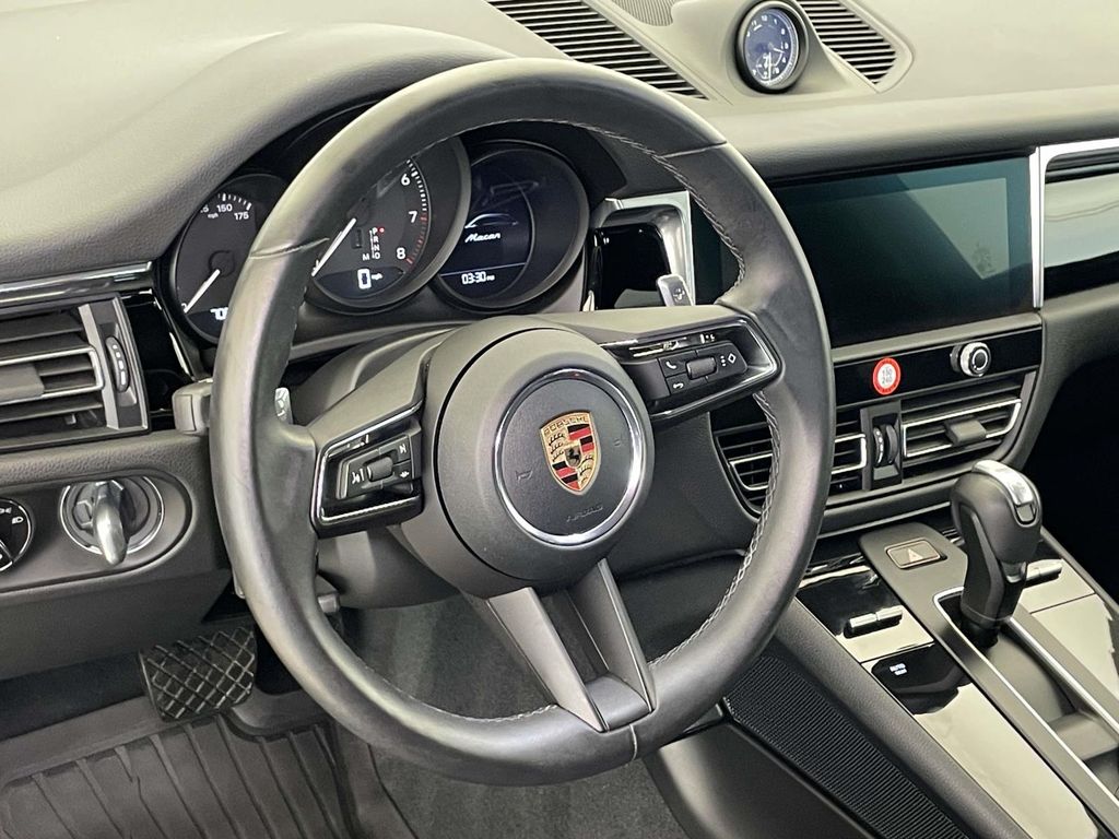 2024 Porsche Macan Base photo 4