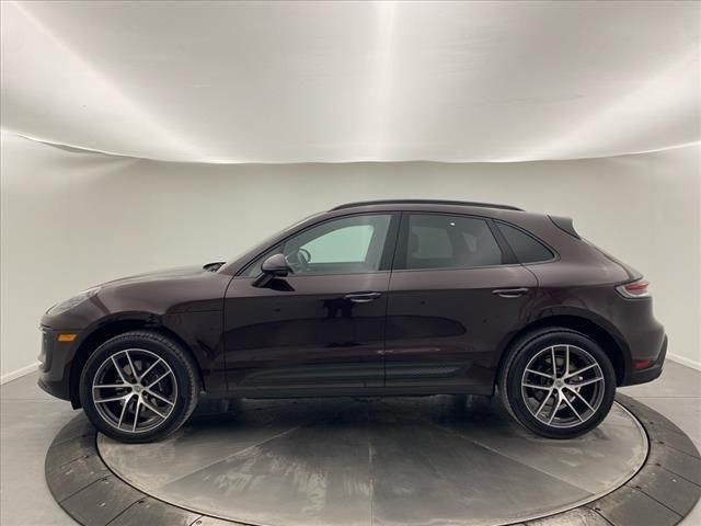 2024 Porsche Macan Base photo 2