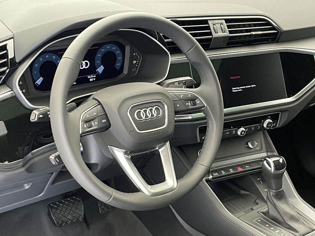 2025 Audi Q3 S line Premium photo 4