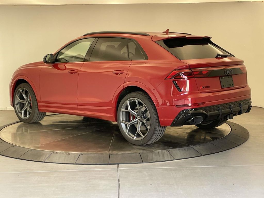 2025 Audi RS Q8 photo 3