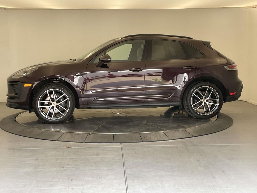 2024 Porsche Macan Base photo 2