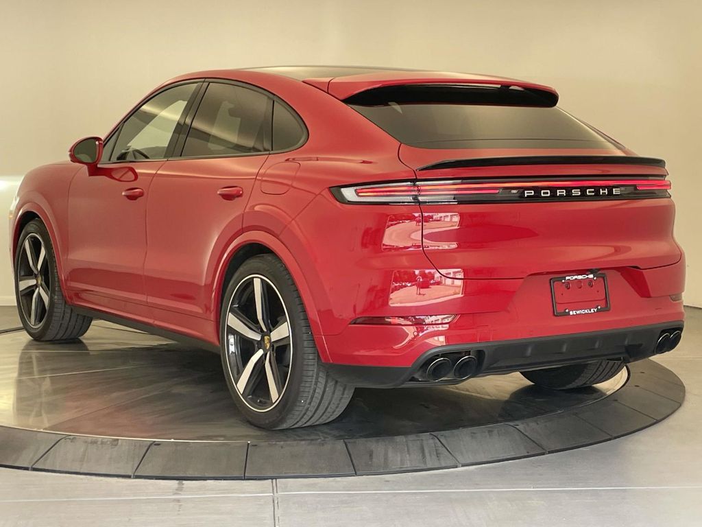 2024 Porsche Cayenne Turbo E-Hybrid Coupe photo 3