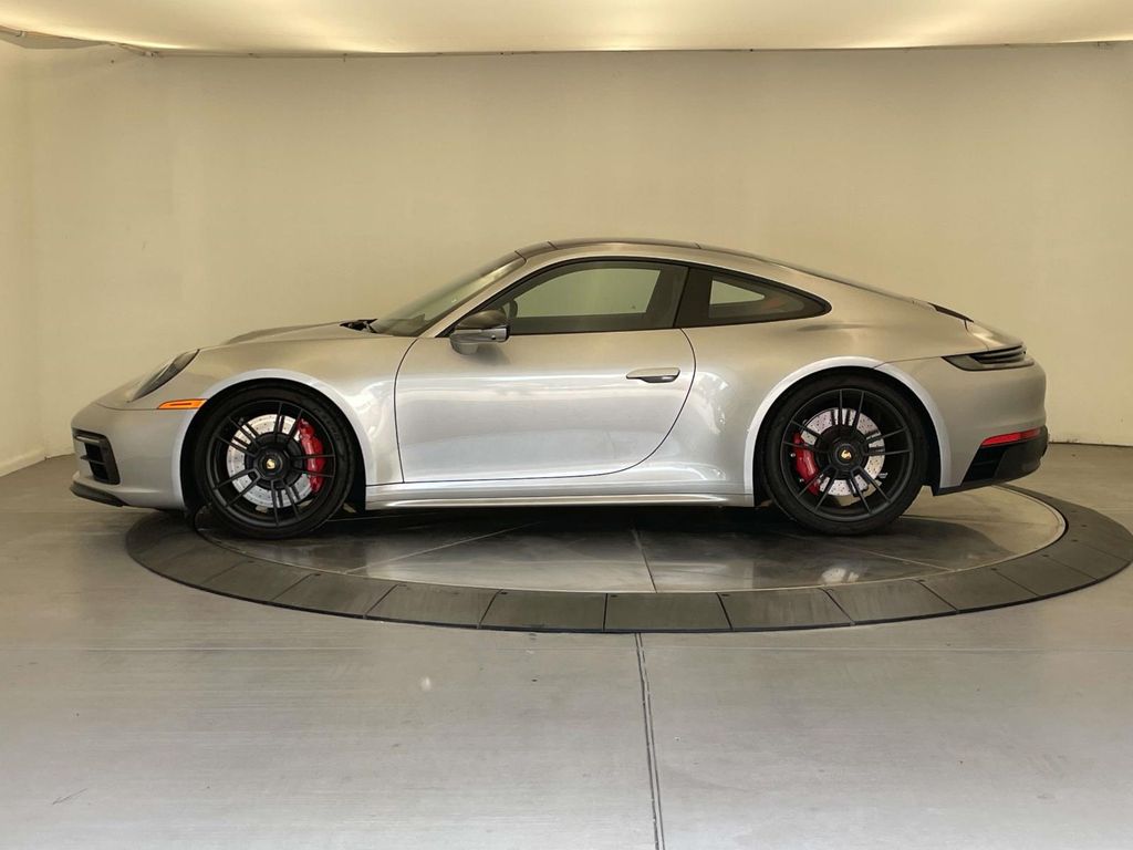 2022 Porsche 911 4 GTS photo 2
