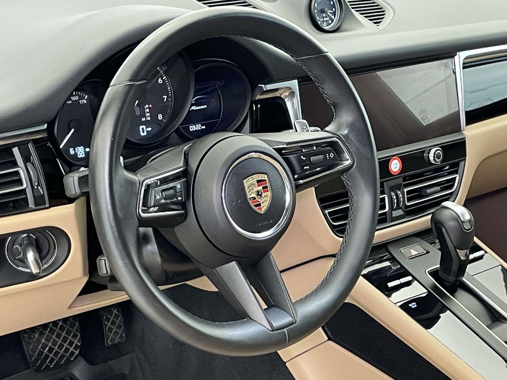 2024 Porsche Macan Base photo 4