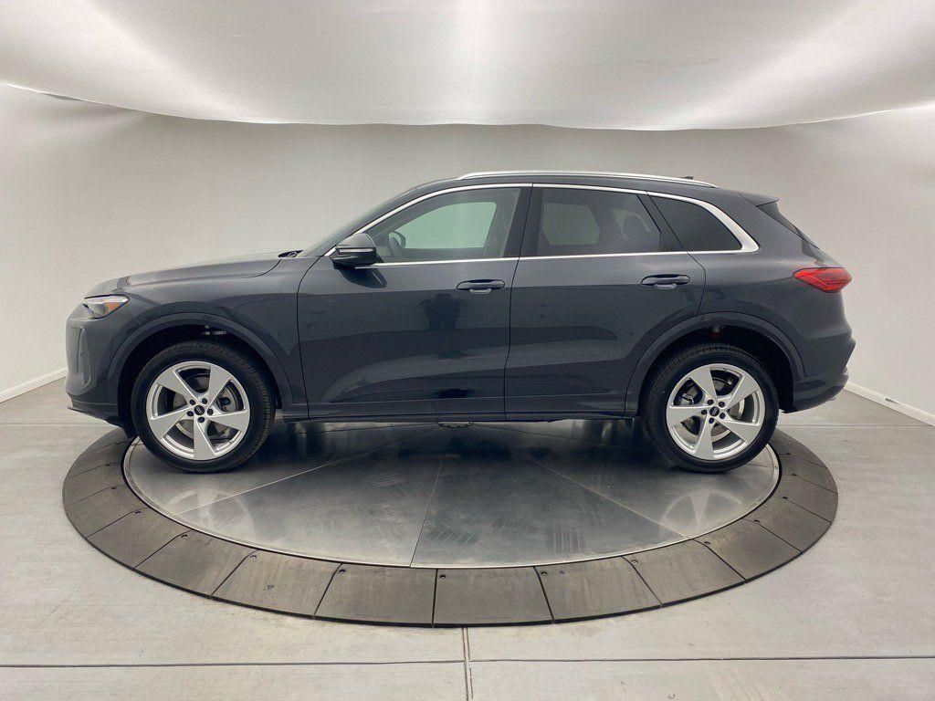 2025 Audi Q5 2.0T Premium Plus photo 2