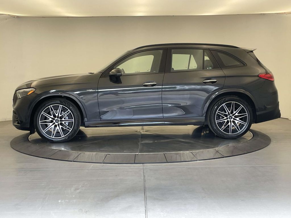 2024 Mercedes Benz GLC 43 AMG 4MATIC photo 2