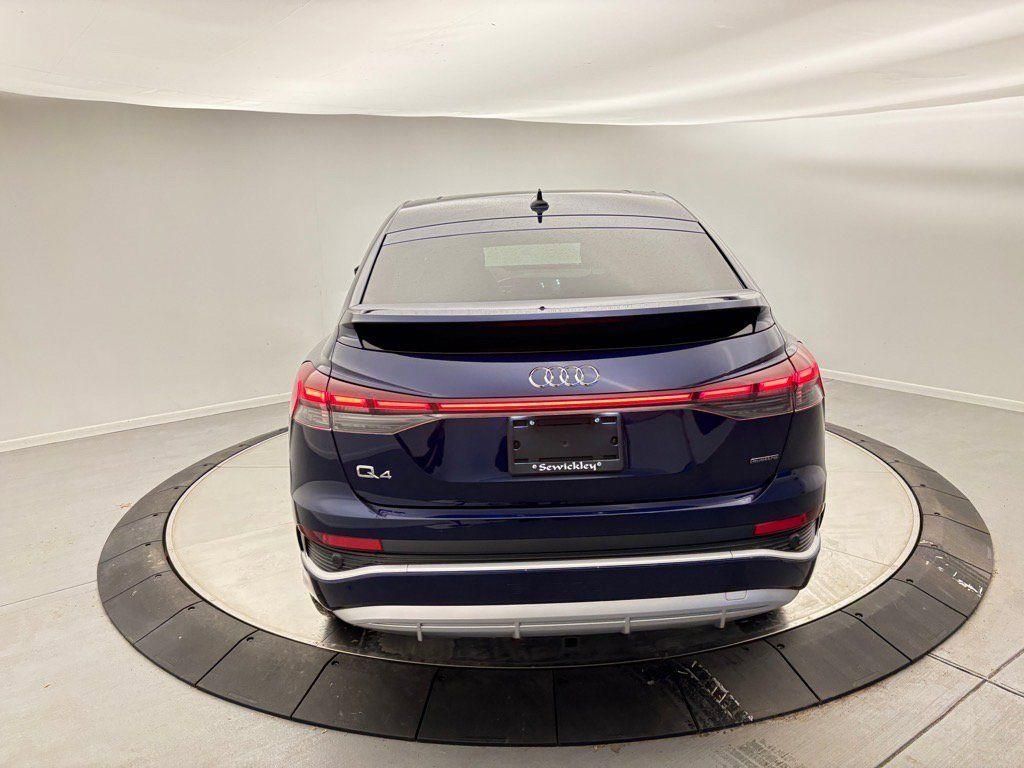 2025 Audi Q4 55 E-tron Prestige photo 3