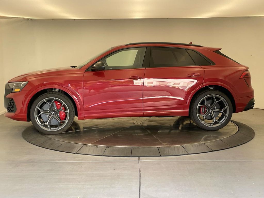 2025 Audi RS Q8 photo 2