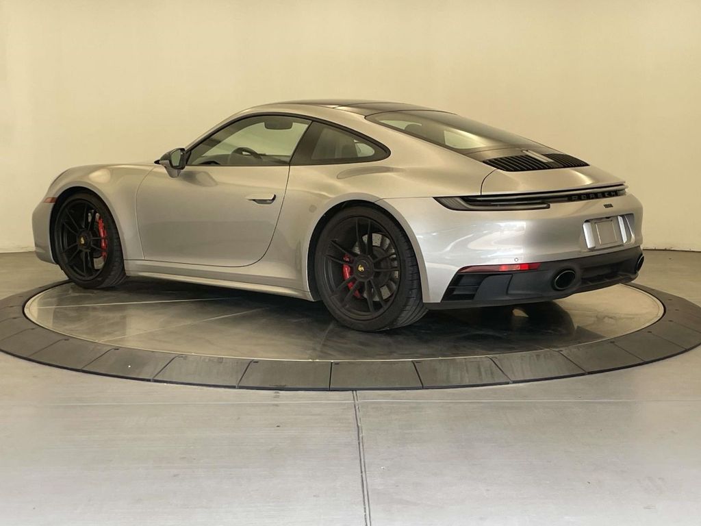 2022 Porsche 911 4 GTS photo 3