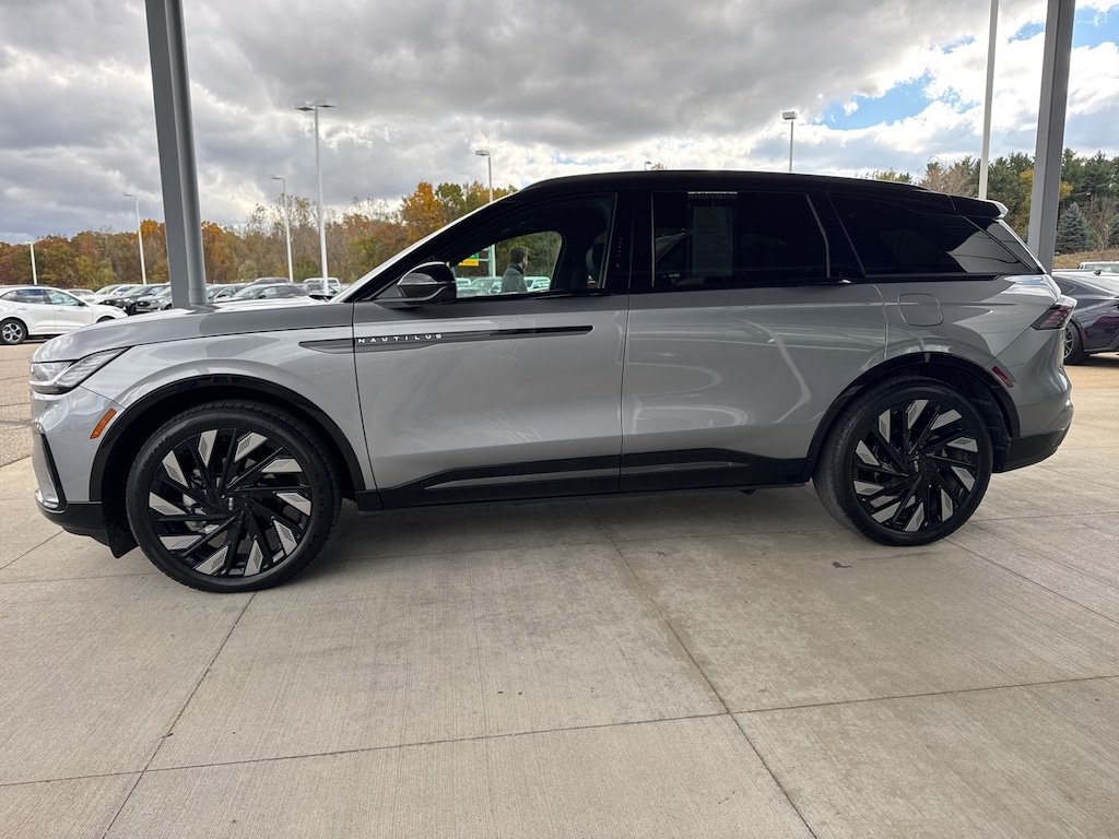 Used 2025 Lincoln Nautilus Reserve SUV