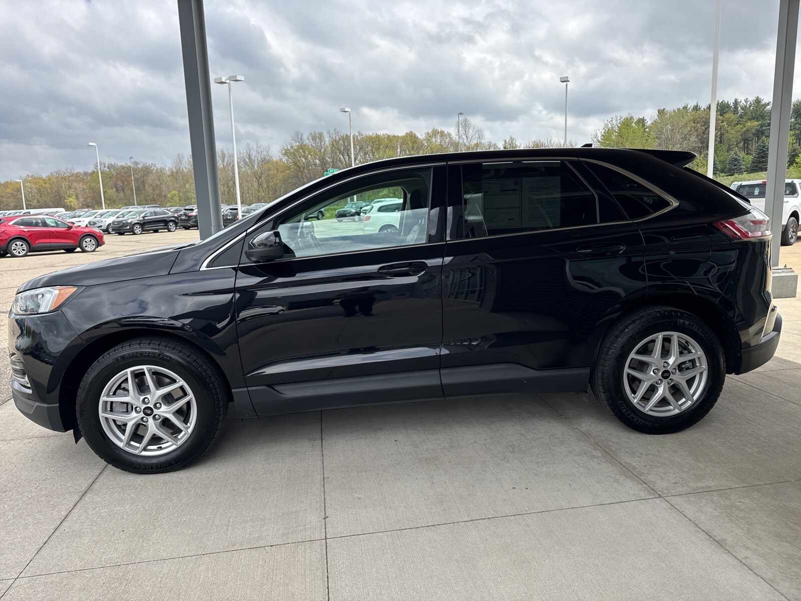 2024 Ford Edge SEL photo 3