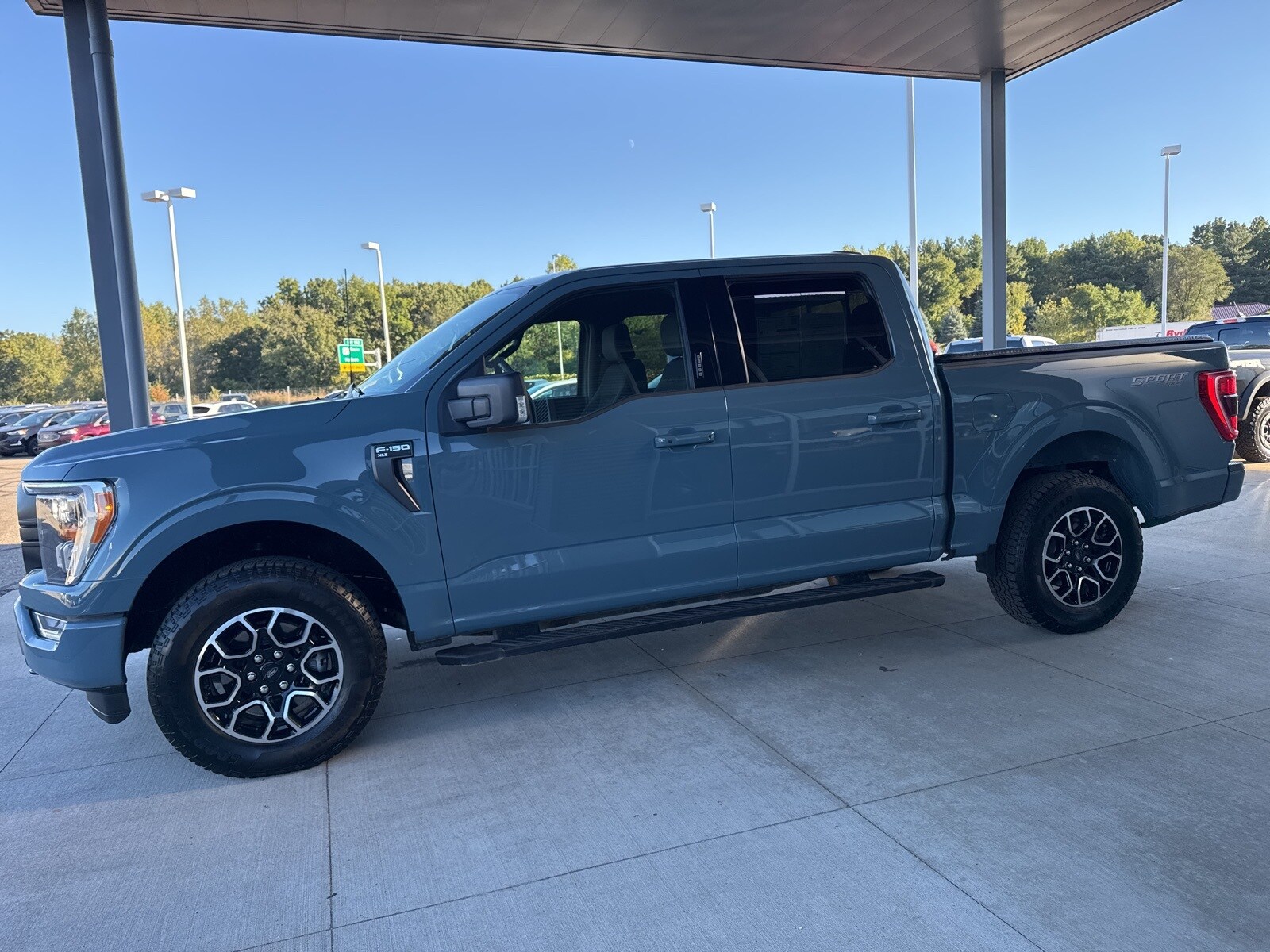 2023 Ford F-150 XLT photo 2