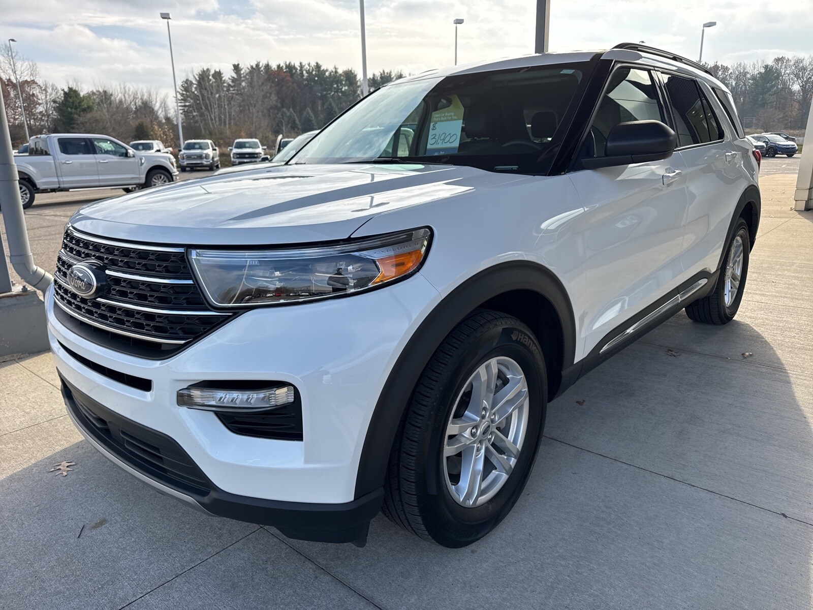 2023 Ford Explorer XLT photo 2