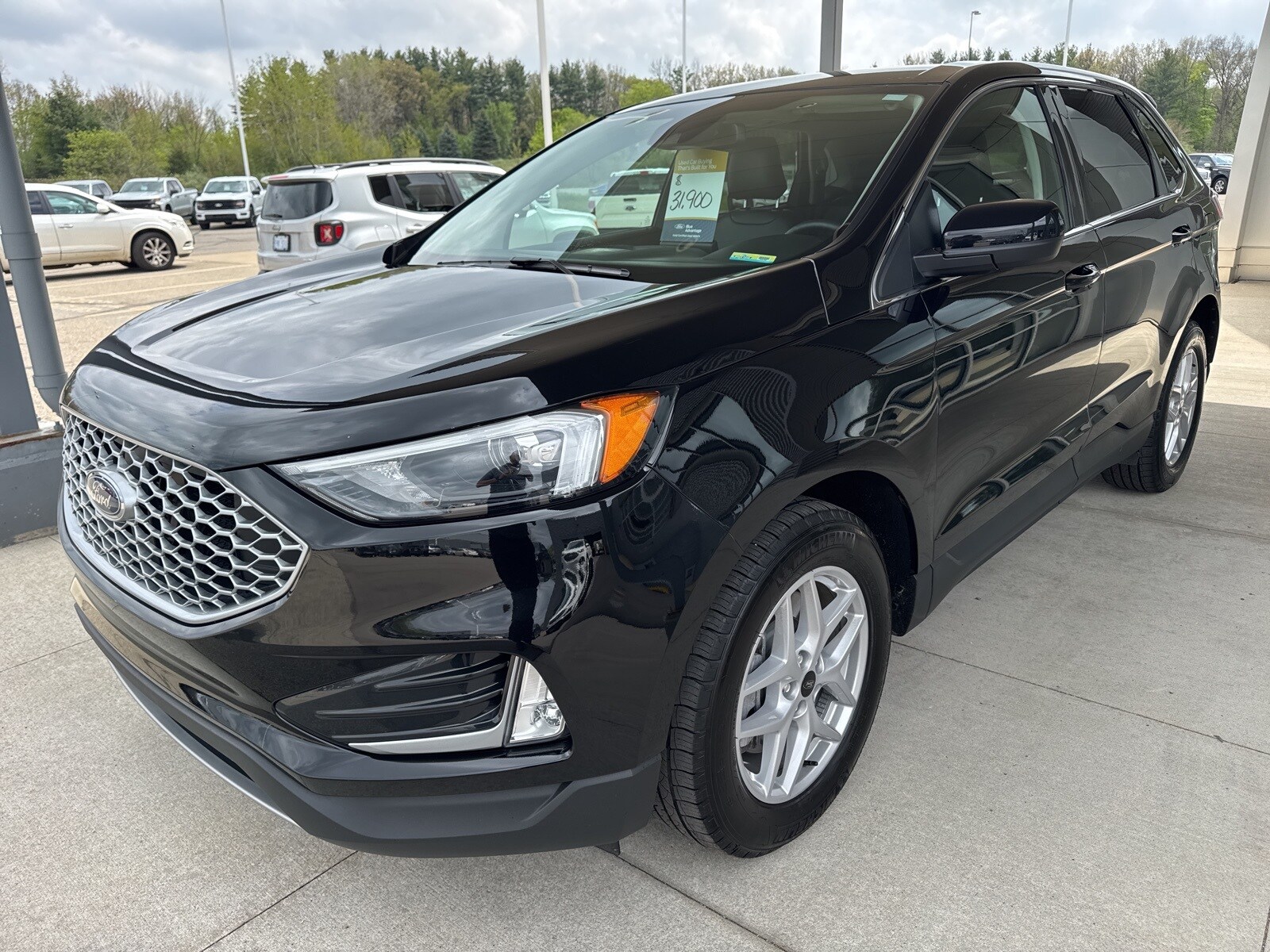 2024 Ford Edge SEL photo 2