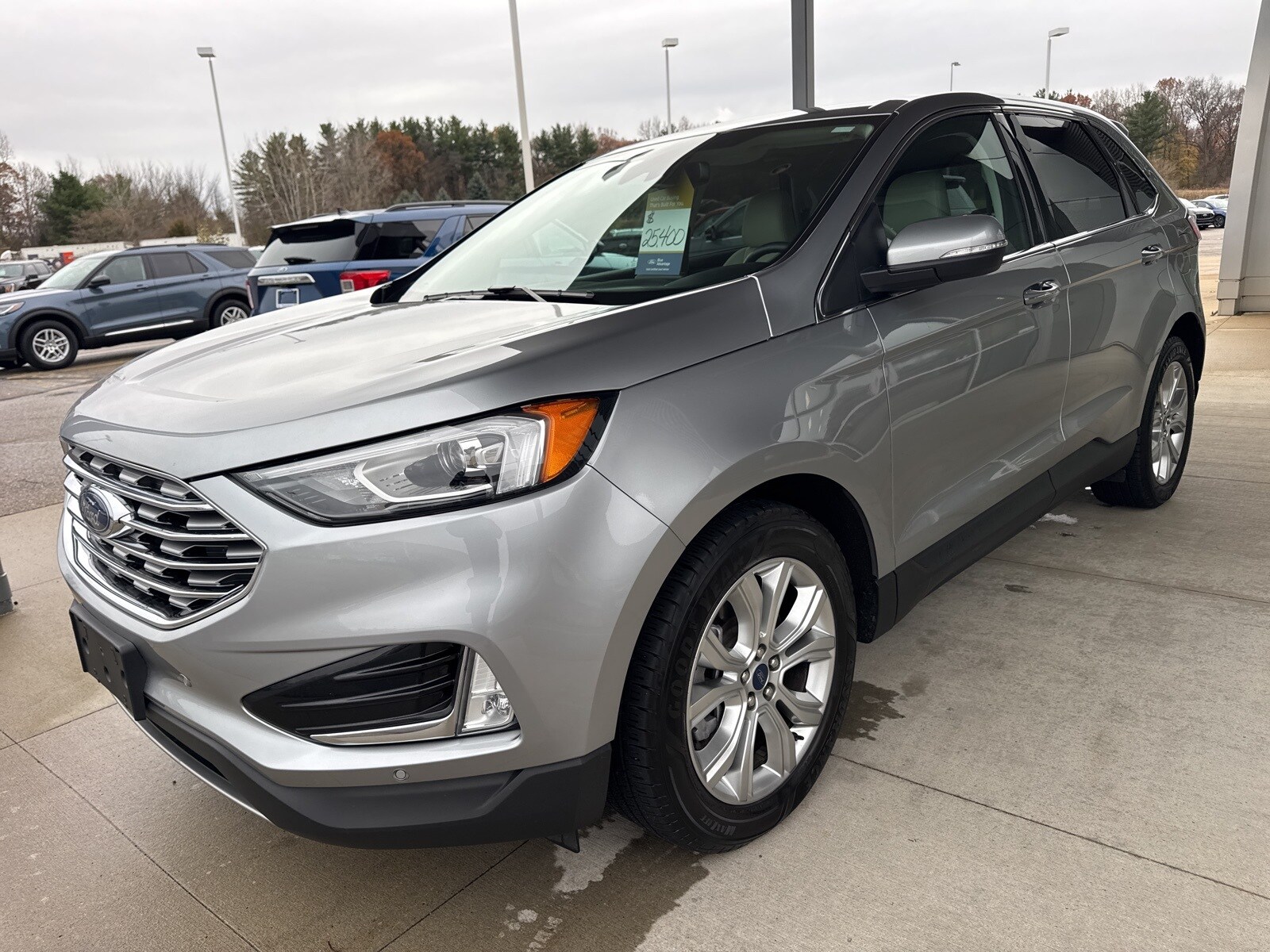 2021 Ford Edge Titanium photo 2